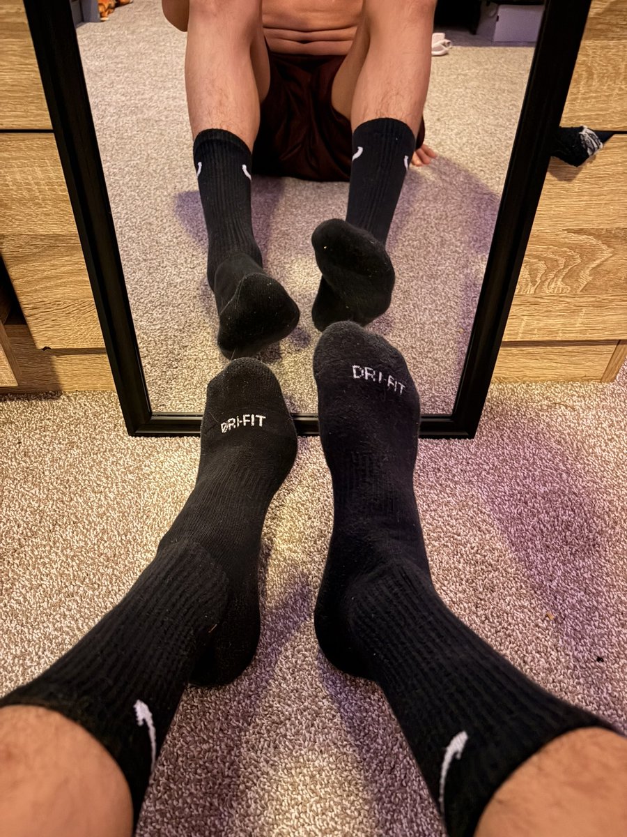 nikesock_lover's tweet photo. thank you all for the new follows welcome 😈

#mIm #gay #feet #gayfeet #gayfeetworship #footfetish #feetfetish #footworship #feetworship #socks #nikesocks #nikesockworship #gaysocks https://t.co/MS2WirnoKb