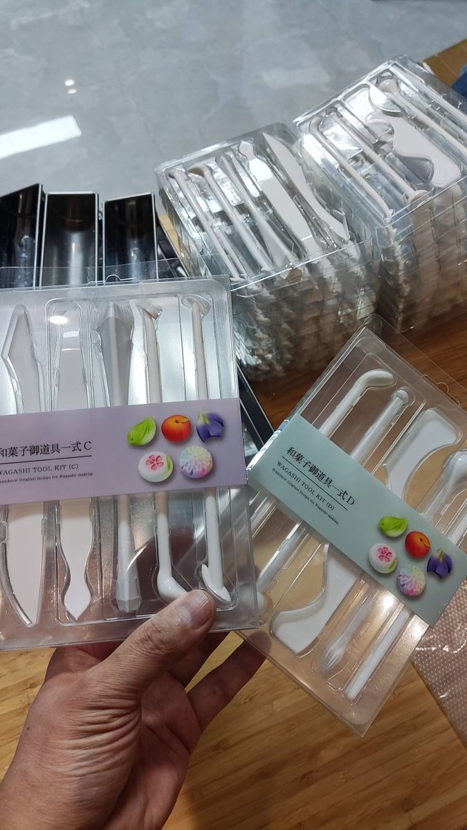 wagashi_sanchan's tweet photo. 三納、オリジナルの和菓子道具を監修いたしましたー！

という訳で和の菓さんのうの販売ページでも販売するのですが、更新明日になりそうです💧また更新したら詳しく告知いたします！ https://t.co/G2PkYTl8vf