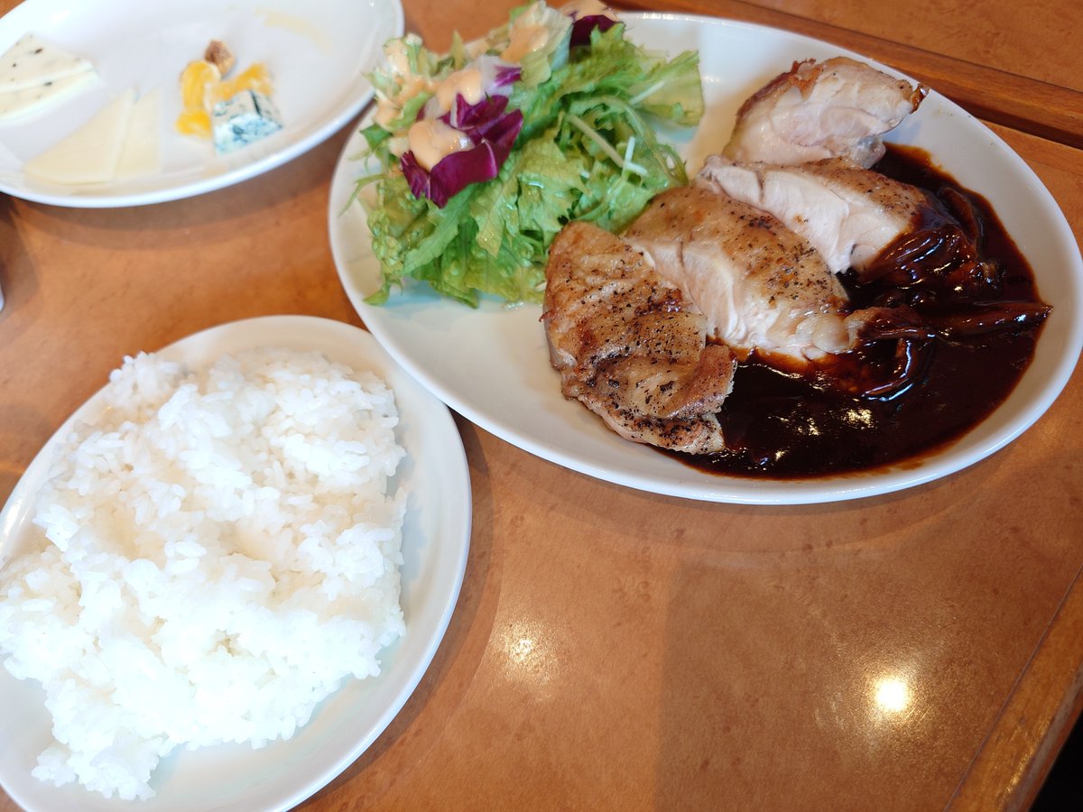 41mochi25's tweet photo. 食べすぎた〜 https://t.co/L6toL6MecN