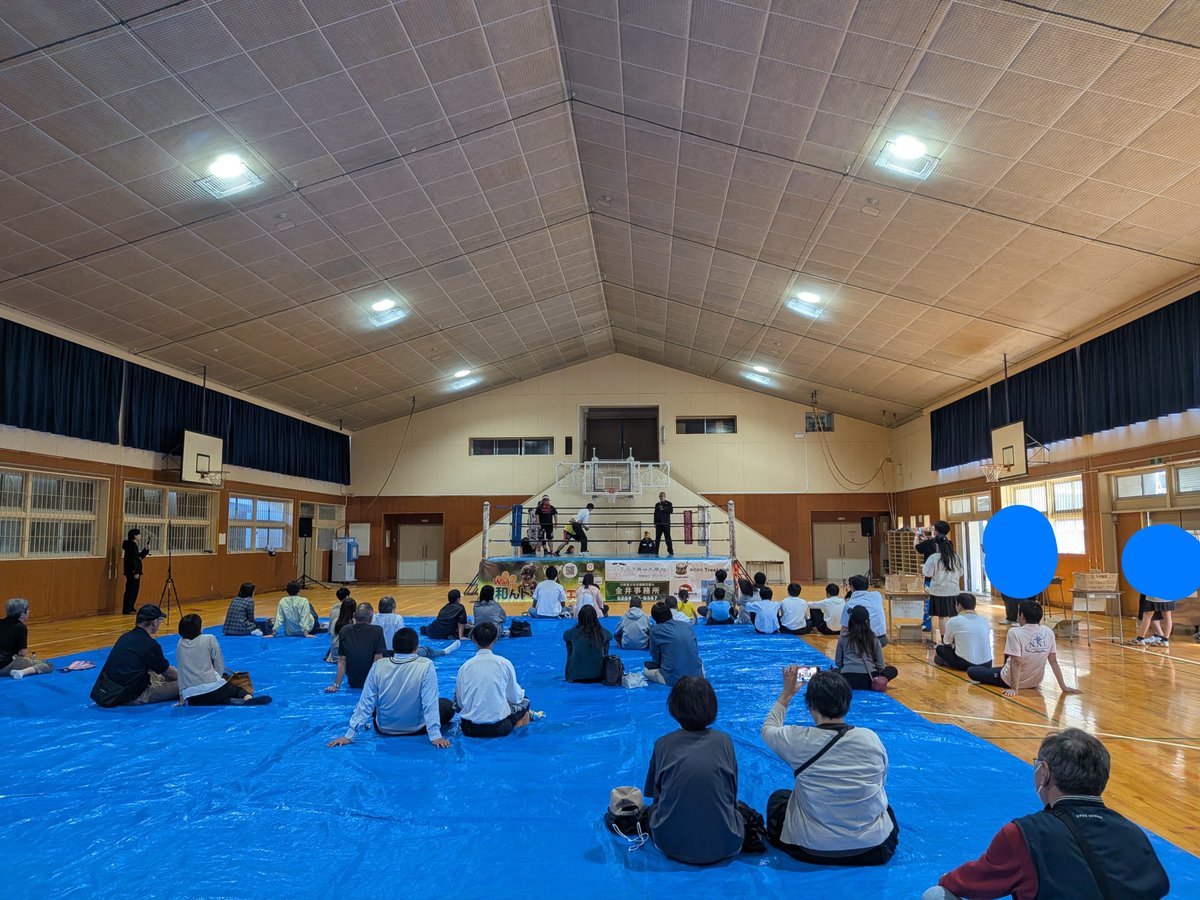 mkai74's tweet photo. 信州プロレス@長野日大中学校桜花祭

dt77や高校桜花祭のときと比べるともの足りないけど、普段やらないことや裏話みたいのあって楽しかった😊

イオンモール須坂に移動してスザカイザー、兄弟、くまだまさしさんのお笑いライブとラーメン魁力屋🍜

＃長野市
＃信州プロレス面白かった
#須坂市 https://t.co/vR7GqK5jXG
