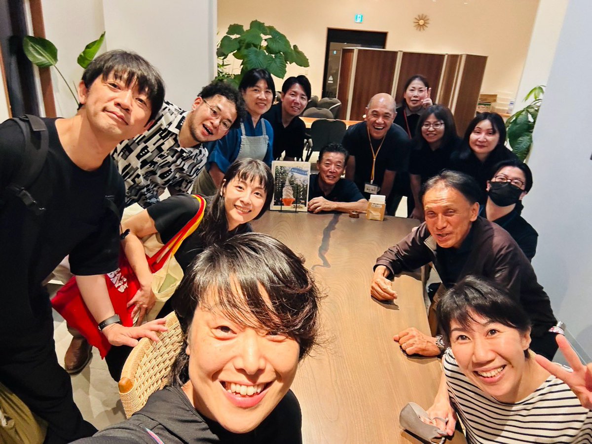 block244's tweet photo. 宮崎県都城市で開催される
《本とごはんのフェスティバル》
西加奈子さんの『孫係』を朗読は
無事に終了しました😌

服部さん、樋口さん、そしてよーよーさん。とってもいい作品をお届けできた気がしています。会場の森の駅NATUOの皆様もありがとうございました！

　　私には、夢のような時間でした https://t.co/ijioMcJbXW