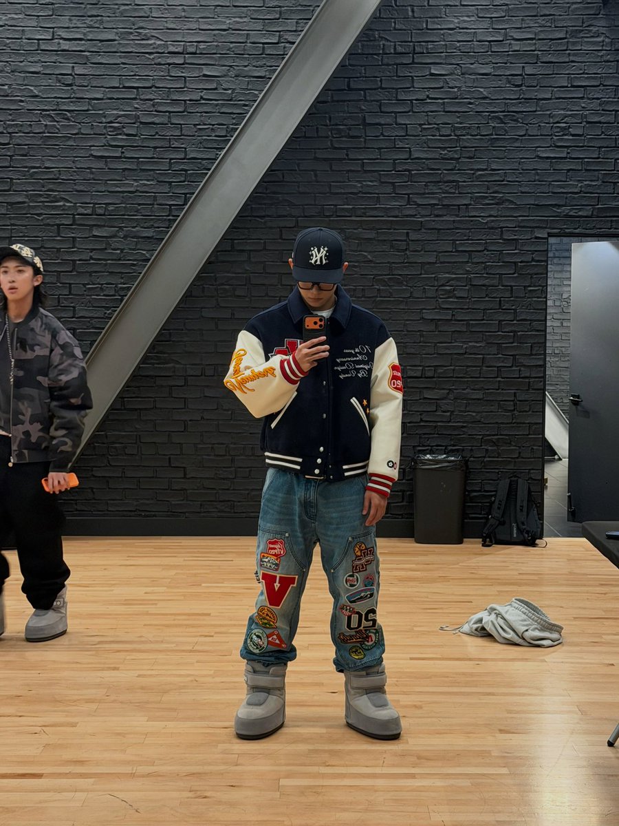 terjemahinRYUL's tweet photo. 261003 📸 4shoboiz instagram post

Still workin’

#률 #RYUL #롱샷 #LNGSHOT https://t.co/rN16IEBK8C