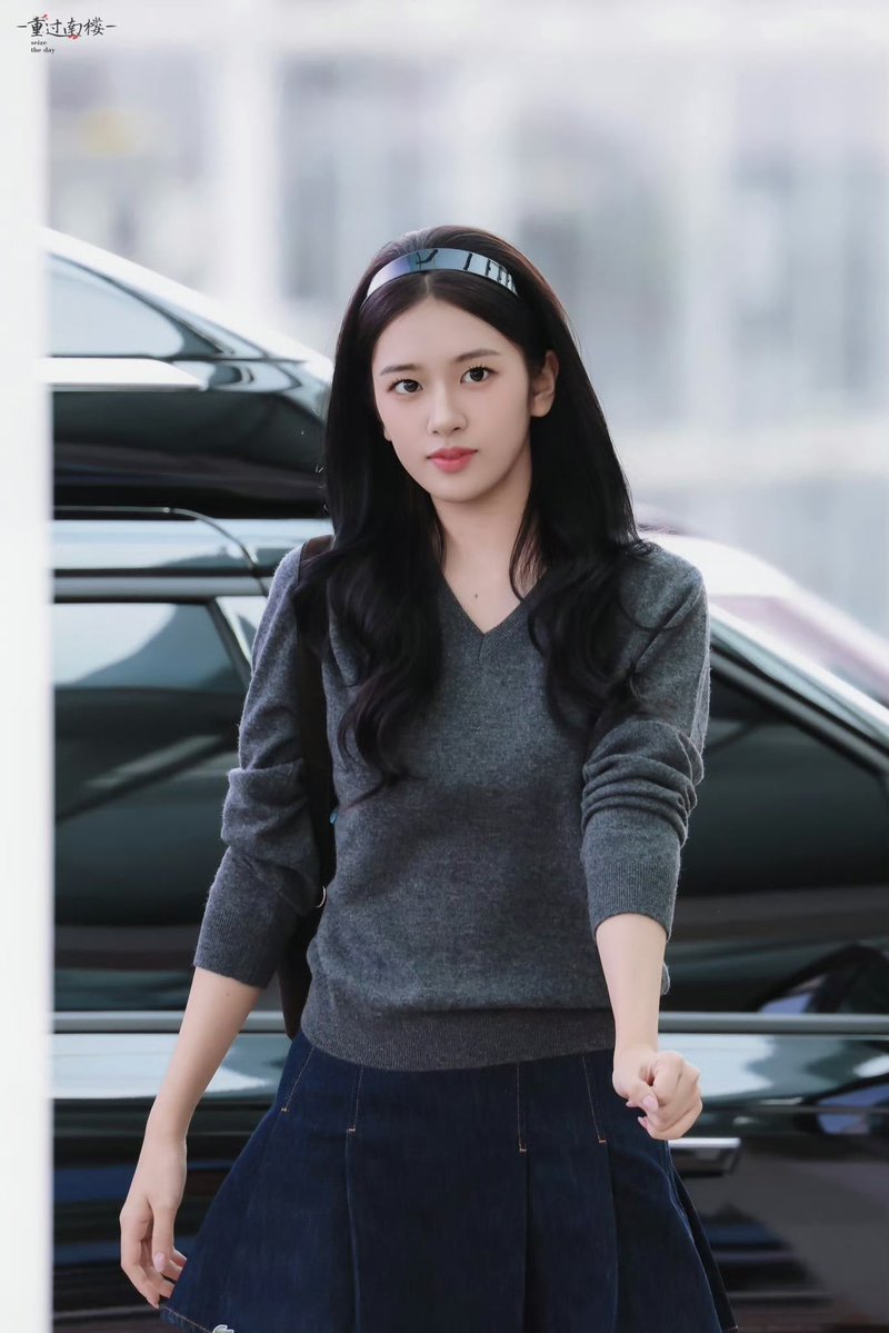 Likepopow's tweet photo. Ahn Yujin perfectly shows unique elegance of Lacoste.

YUJIN VERS PARIS
#YUJINgoestoPFW
#ANYUJIN
#LacosteSS27 https://t.co/2PmkLBhtcp