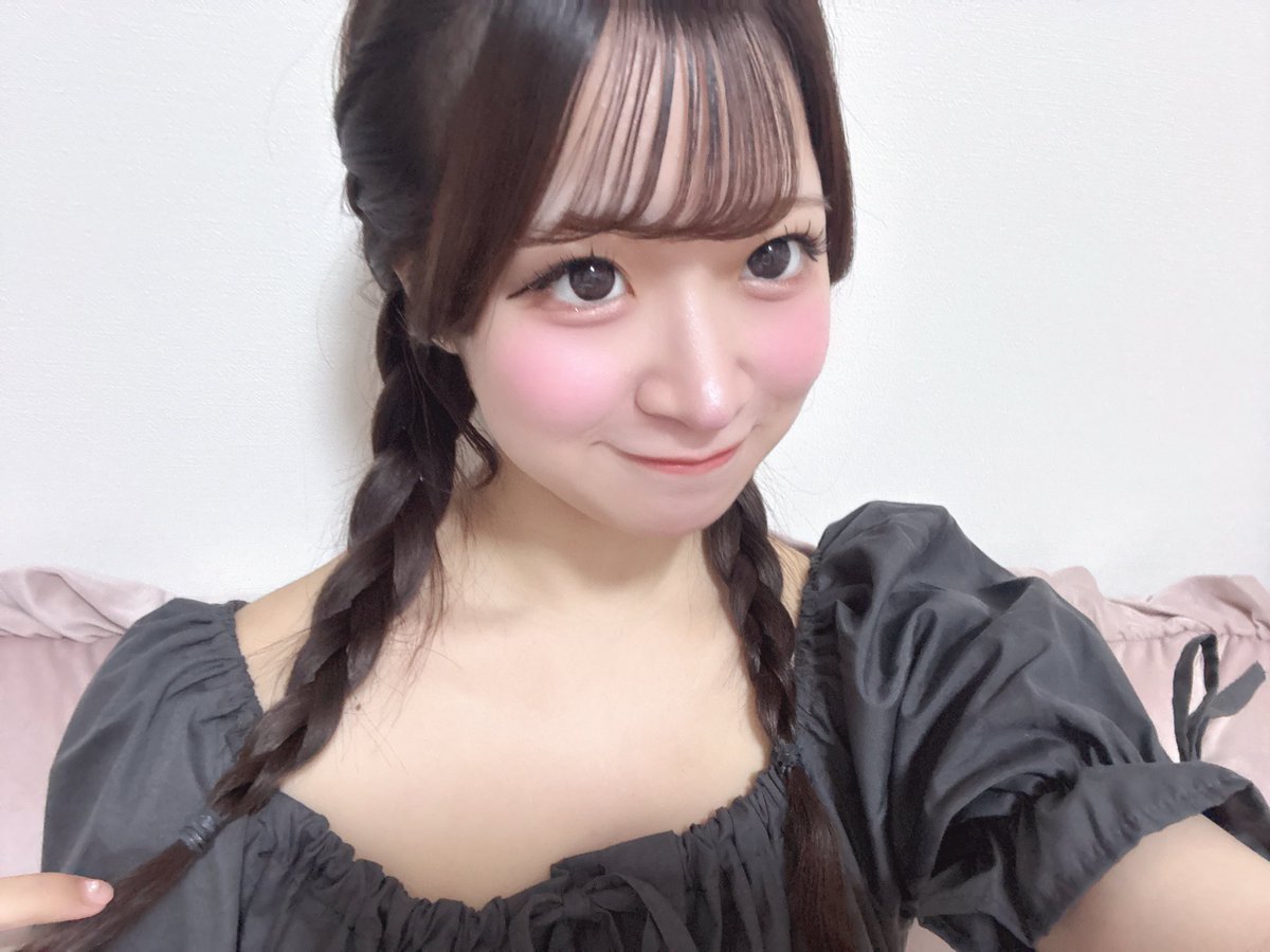 puffcha_yuika's tweet photo. ついについに明日だね(՞⸝⸝ɞ̴̶̷ ·̫ ‹⸝⸝)ಣ
ピンク色のペンライト持ってくれてたら
とても見つけやすいです🩷
ゆいかたんからの爆レスまっててね♩🎀
明日幸せな一日にするから楽しみにしてて♡♡ https://t.co/taxH69k0ZS