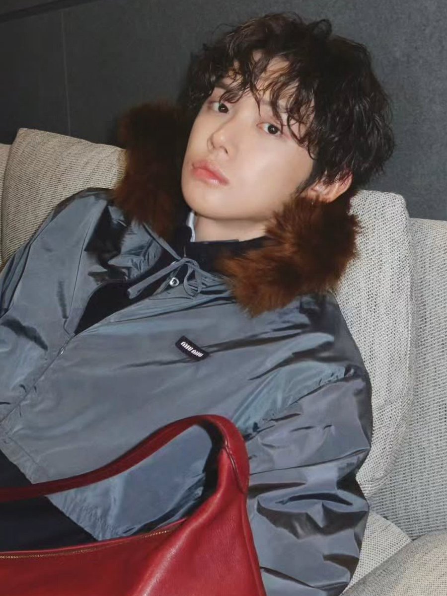 _comazzn's tweet photo. i would never get tired of calling him pretty

#YEONJUNxMiuMiu #YEONJUN
#MiuMiuSS27 @MIUMIUofficial https://t.co/rKiF2AXTPJ