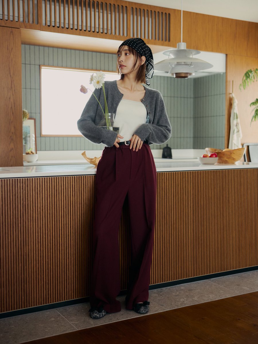_MilaOwen's tweet photo. MILA PANTS
starring Hiroe Igeta
【井桁弘恵さん監修】
センタープレスイージーパンツ
12,980yen
上品な落ち感としなやかさが魅力の美シルエットパンツ。
きちんと感と心地よさを兼ね備えた一本。
🍂ビジュアル公開中🍂
▶︎▶︎https://t.co/h93B4aX4zV
#MilaOwen #ミラオーウェン https://t.co/oK01tlhond