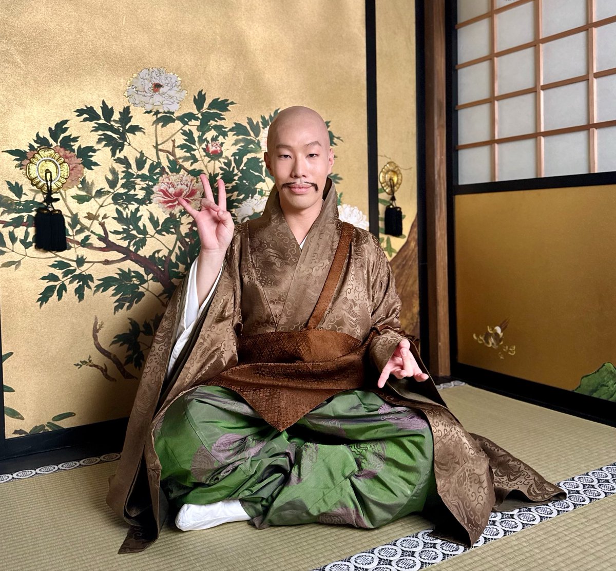 RyotaroSakaguTw's tweet photo. 私が磐覚様を務める際にお芝居に取り入れた御仏答え合わせ。
「はじめまして弥勒如来」→「威嚇薬上菩薩」→「ひとり阿修羅」��「ぶちギレ金剛力士」→最後は御仏に踏みつけにされる邪鬼のイメージです。
佇まいは空海作の無著と世親菩薩などを意識しました。
「#豊臣兄弟」再放送は13:05から。合掌。 https://t.co/LKci1boa4s