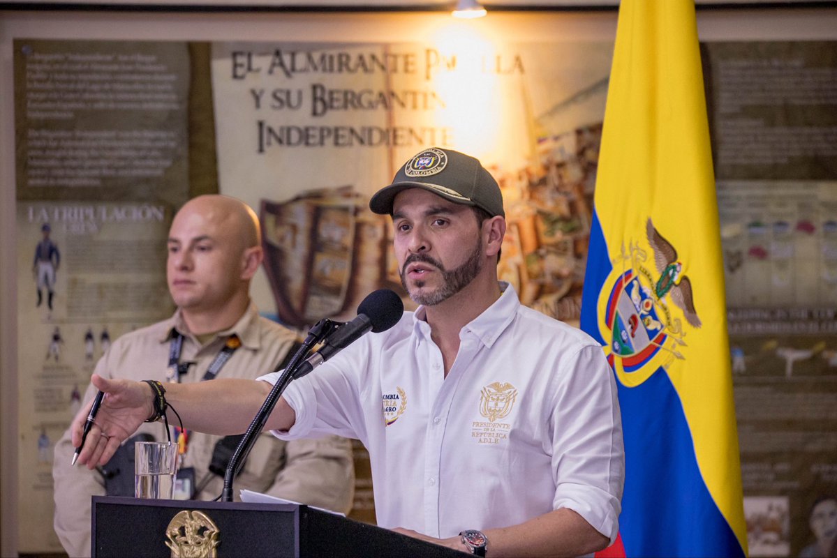 MinAmbienteCo's tweet photo. Viceministro de Ordenamiento Ambiental del Territorio @DavidOlarteA , participó en la visita del Presidente @ABDELAESPRIELLA, a Coveñas, Sucre en el marco de la iniciativa "El Milagro de las Regiones"

En este espacio uno de los principales anuncios desde el sector ambiental, fueron los más de $230 mil millones de pesos de regalías para enfrentar la erosión costera en el Caribe Colombiano.

Los recursos financiarán proyectos de entidades públicas nacionales, regionales, departamentales y municipales, orientados a la conservación y restauración de los ecosistemas marino-costeros.

Desde el sector ambiente, resaltamos el valor de nuestra #AgendaABC ambiental (Agua, Biodiversidad y Comunidades) sea una guía para que #Sucre lidere directamente una nueva visión de desarrollo regenerativo que le permita crecer a toda la región.