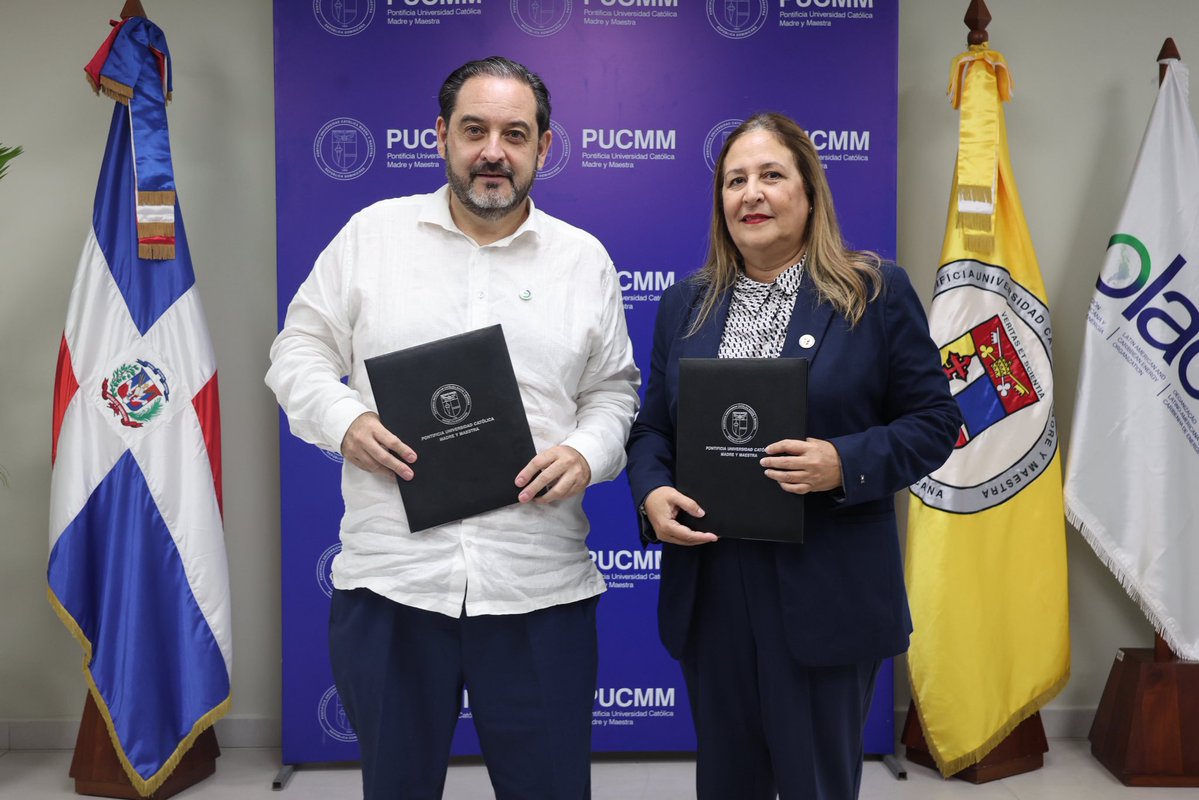 OLACDEORG's tweet photo. 🤝⚡ OLACDE y la Pontificia Universidad Católica Madre y Maestra (@PUCMM) fortalecen su cooperación académica y energética.

Hoy, en Santo Domingo, @AndresReboll, Secretario Ejecutivo de OLACDE, y la Dra. Virginia Flores Sasso, vicerrectora de Investigación e Innovación de PUCMM, firmaron un Convenio de Cooperación Interinstitucional. 

El acuerdo impulsará investigación, capacitación, intercambio de conocimientos, asistencia técnica y actividades académicas en áreas clave como energías renovables, planificación, políticas y eficiencia energética. 

🌎 Seguimos conectando academia y cooperación para fortalecer el futuro energético de América Latina y el Caribe.

#OLACDE #PUCMM #Energía #Cooperación #Academia