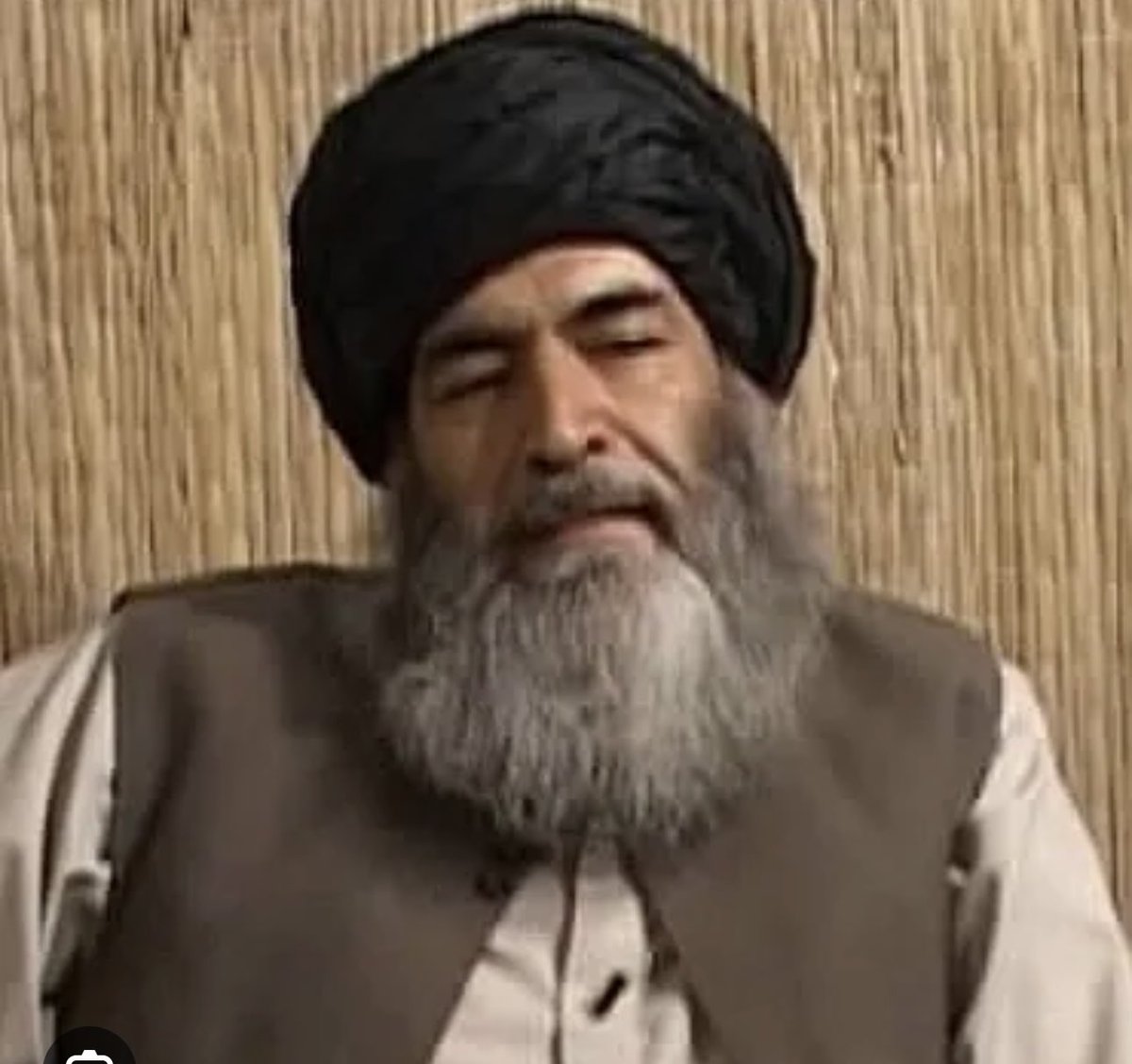 HaroonAhmadzai0's tweet photo. @ammarzamarak عمار صیب
ته دیومجاهد رهبر چی د۲جهادو رهبری و دعوت یی پرمخ وړی،زندانونه یی ګالی پروا مکړه دتوروخوکانو لخوا ژوندی ورک شوی
دامو مسلم حق دی چ انتقاد وکړی د زړه درد دی بیان کړی
که هرڅوک پرتاسی یا مشر ستانیکزی صیب ته سپکاوی بی ځای ورباندی لګیږی دپنجاب ستر اجیران دی باید مخه یی ونیول شی https://t.co/xZL6oQoDYM