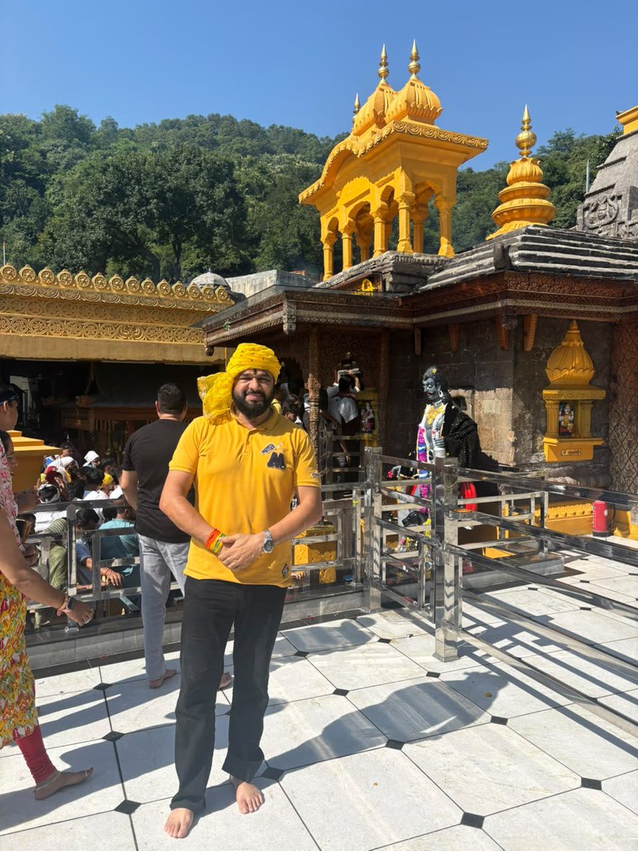 vikasTyagijee's tweet photo. तुम्हारा परिचय तुम्हारे कर्मों से है, नाम तो आज भी कइयों के राम है l https://t.co/LnAJUC3Rt0