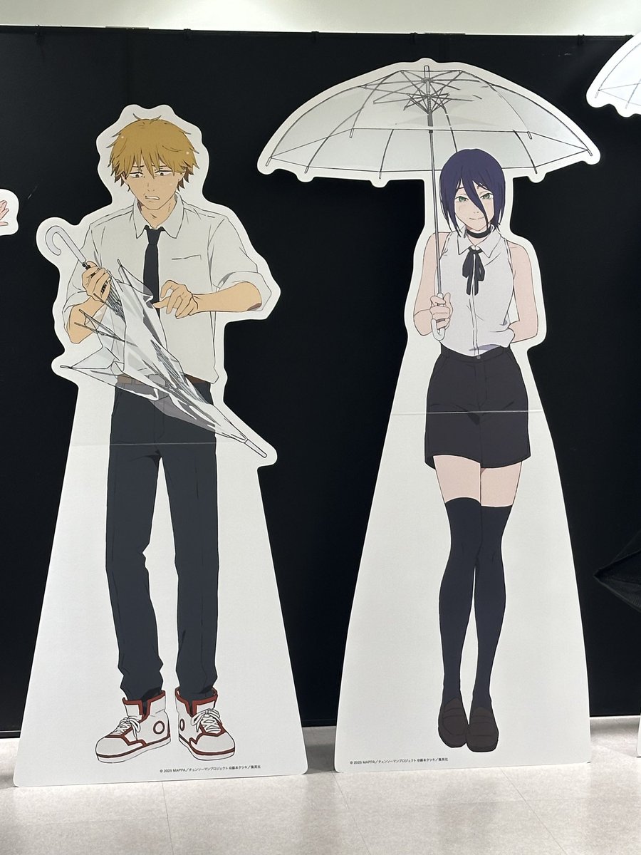 denrezesenyou's tweet photo. は？こんなん
「やっべ…傘壊れたわ…どうすっかな…」
「彼氏さーんお困りですかー？　一緒に入って帰ろ！」
ですやん
原作にもあった名シーンですやん（幻覚） https://t.co/f4UkOiZuZU