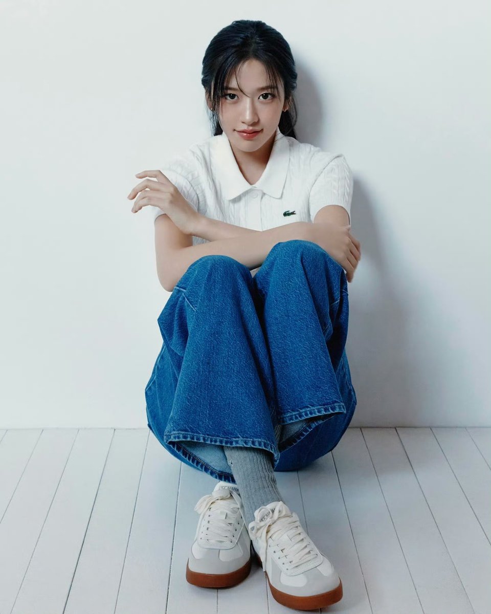 Ligq9o's tweet photo. Yujin makes this Lacoste outfit feel polished without becoming stiff, which is perfect for a Paris Fashion Week moment.

YUJIN VERS PARIS
#YUJINgoestoPFW
#ANYUJIN #LacosteSS27 https://t.co/3hLSxEkidl