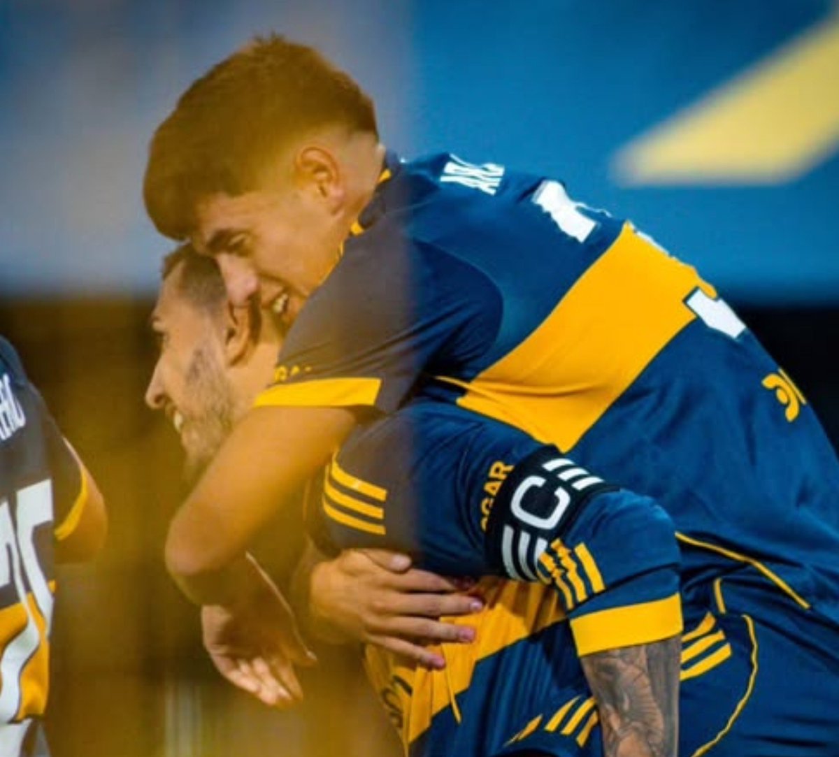 cabjyaoi's tweet photo. capitán pero por sobre todo PAPÁ https://t.co/5qEzcHjCkZ
