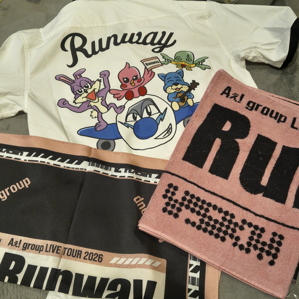 Taraco_kani's tweet photo. Runwayグッズ届いてーん💜💙❤️💚
2個あるのは子供らの分な🐤🪿😘

え、あと🔝４と🍝と山本ときゅーえーグッズは年内に届く？？？
いよいよ置き場所ないで？ https://t.co/m8pHnyPb1u