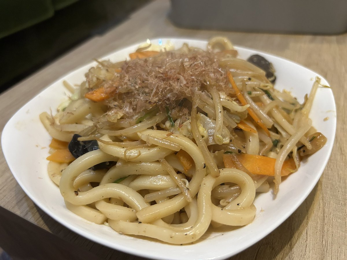 DNA6699's tweet photo. 私こういうのだったらすぐ作れますよ。焼きうどん。 https://t.co/YUiDNj0T4J