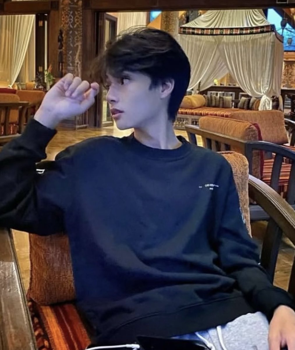 chrliest's tweet photo. charlie's crazy handsome side profile https://t.co/IxYDfMAt7g