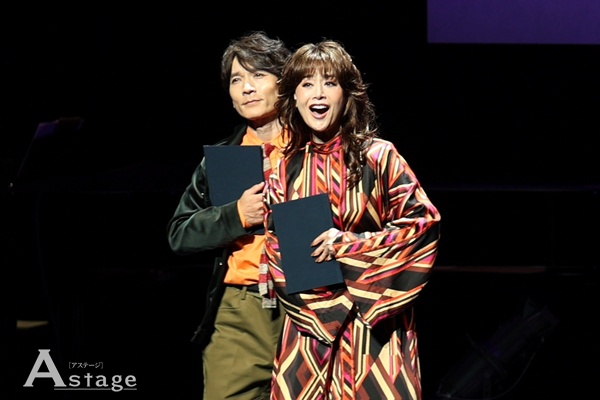 astage_ent's tweet photo. 【STAGE】東京公演 本日初日🎉
#大地真央＆ #長野博！
📖リーディングドラマ「#すぐ死ぬんだから」
　　歌やダンスも⁈
ふたりが本を手にしていることを忘れて、笑って・笑って・胸締め付けられちゃう🙌

https://t.co/NuPG8oqsdC 

大阪・宮城・秋田・名古屋・富山でも上演✨ https://t.co/zP0TKL78f2