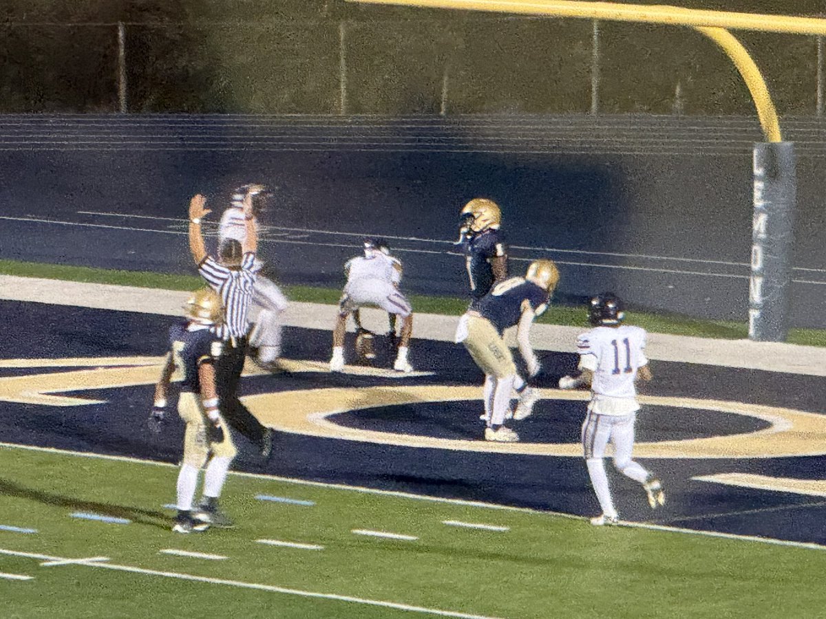 ESchmidtLemont's tweet photo. Jermaine Henley finds Jaleil Littleton for a @TFNFootball 29-yd score. TF North 7, @lemont_football 3, 11:52 4Q. @mikeclarkpreps @Millar_S https://t.co/KUYB64k5oP