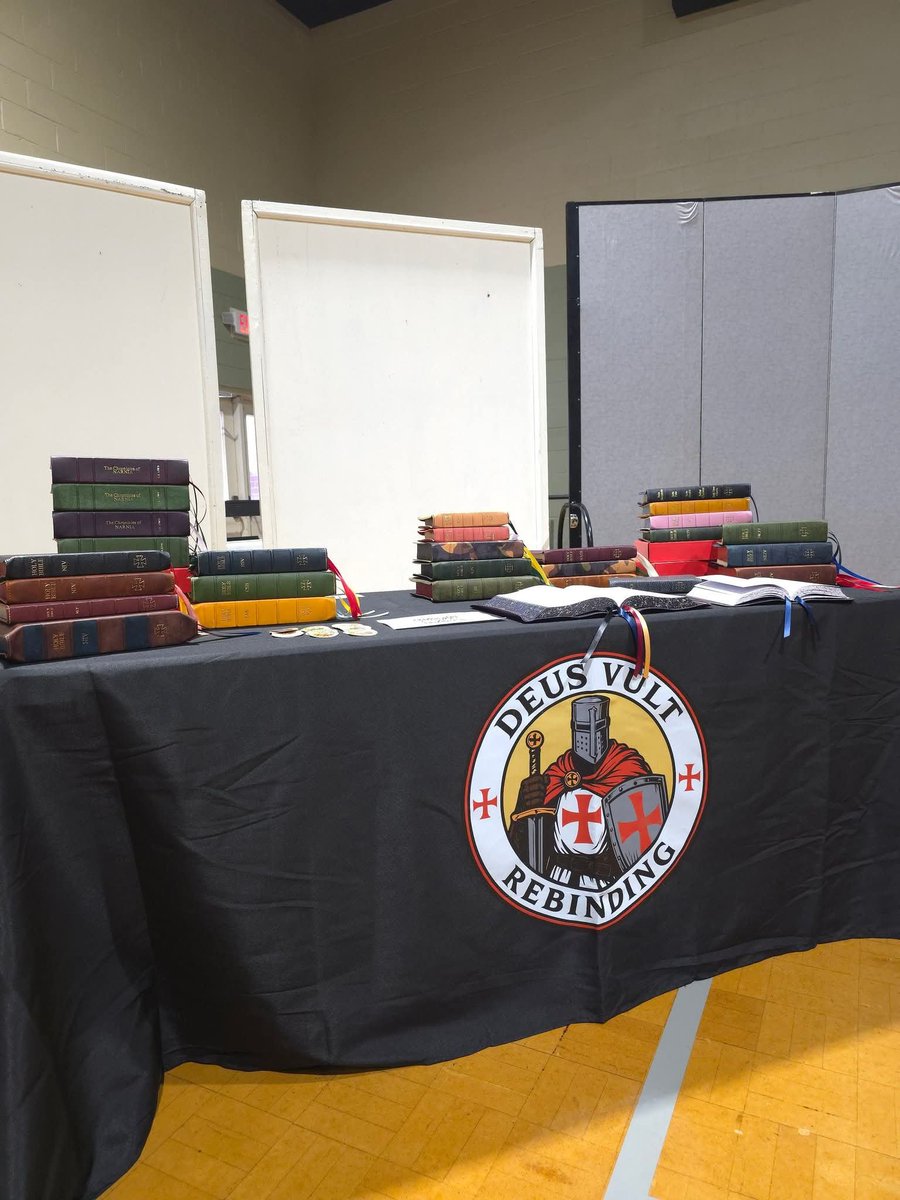 Deusvultrebinds's tweet photo. Conference booth @ Second Presbyterian Church of Greenville

#bible #biblerebind #rebind #christianliving #reformed #DeusVult https://t.co/JKh2Ps1fTK