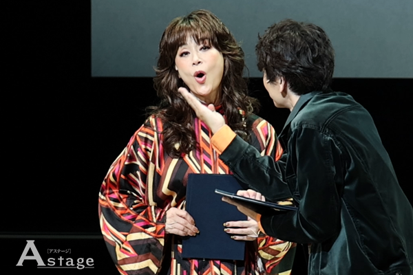 astage_ent's tweet photo. 【STAGE】東京公演 本日初日🎉
#大地真央＆ #長野博！
📖リーディングドラマ「#すぐ死ぬんだから」
　　歌やダンスも⁈
ふたりが本を手にしていることを忘れて、笑って・笑って・胸締め付けられちゃう🙌

https://t.co/NuPG8oqsdC 

大阪・宮城・秋田・名古屋・富山でも上演✨ https://t.co/zP0TKL78f2