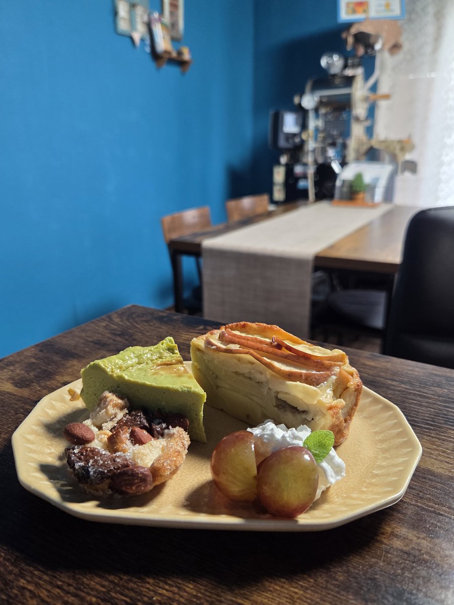 CafeUnwind's tweet photo. 営業しています☕

赤魚の竜田揚げSet
土曜日限定…
副菜品数　ドリンクつき
デザートつき等々…
お腹の空き具合でお選び出来ます🙇

　　　　　素敵な週末を… https://t.co/otV3VeIyDw