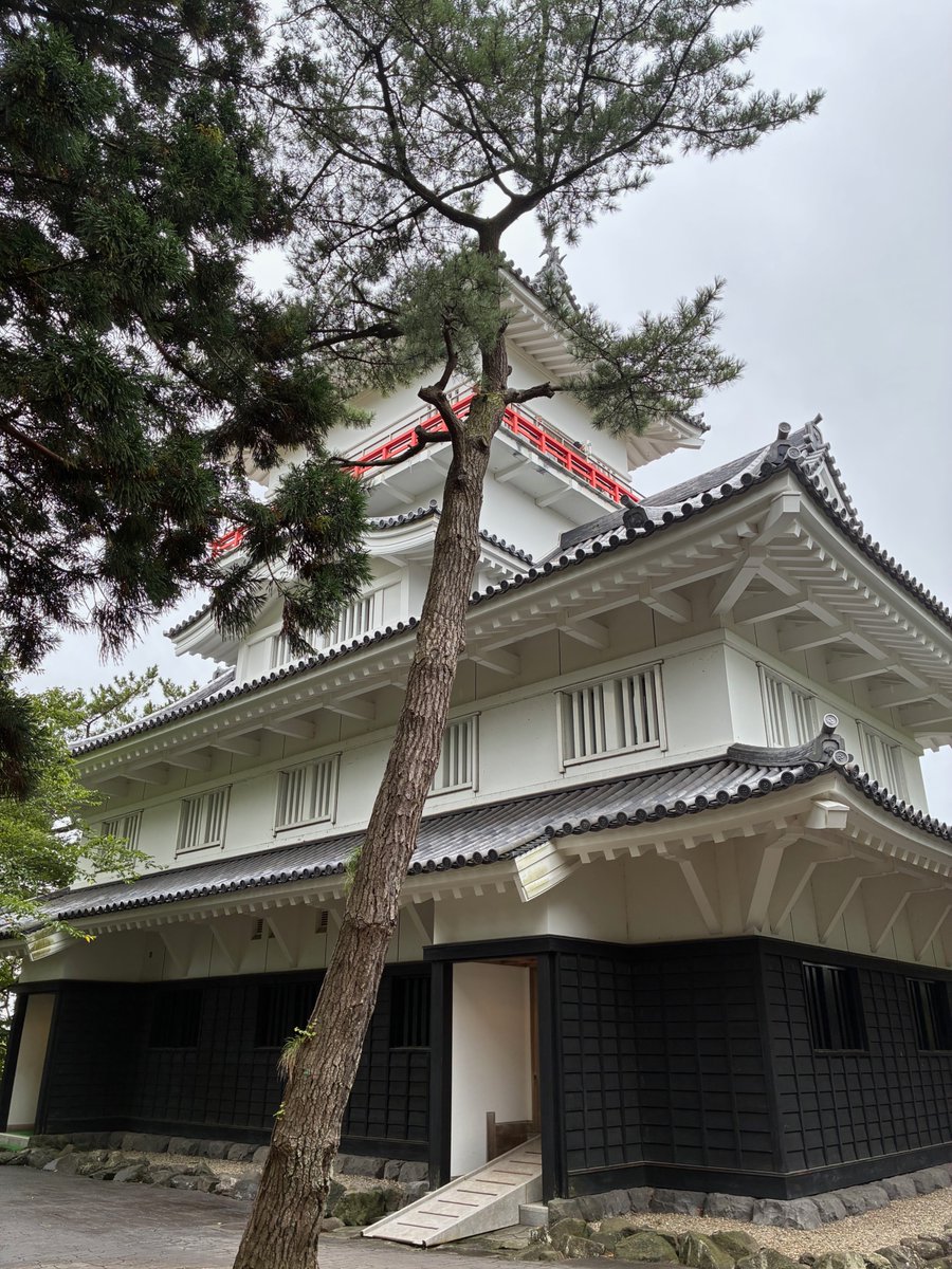miger_one's tweet photo. １００名城の久保田城！     
JR奧羽本線の秋田駅から歩いて１０分で着きます。     
表門と御隅櫓です。 https://t.co/BEDFBqZOys