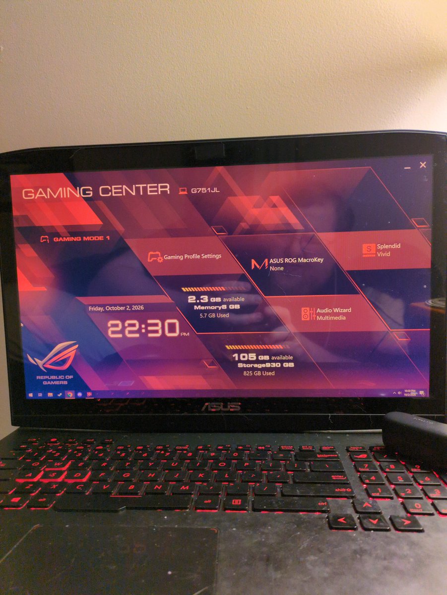 thatsgoodtoast's tweet photo. @ASUS_ROG Oh man, I really need a new laptop, mines a decade old lol. https://t.co/LPLN5ouveM