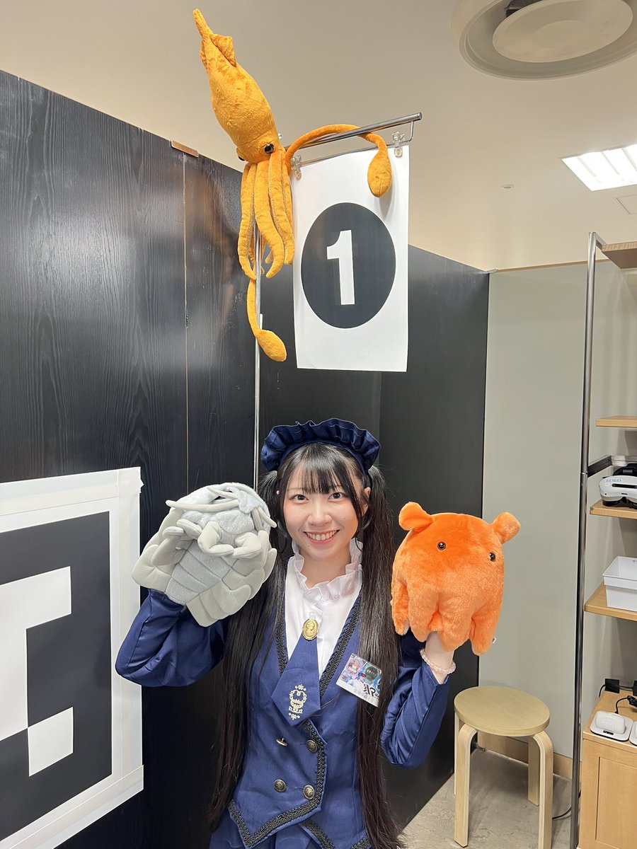 XRGATE's tweet photo. 本日初日は、
Nine chocolatesの花橙みゆうちゃんが
14:00までキャストとして出勤🧡

10/3~11/30期間限定
『XR GATE at 松坂屋静岡店』
📍(松坂屋静岡店 北館3F)

営業時間 10:00-18:00

ぜひ、ご来場お待ちしております❕ https://t.co/P09kdNY1EK