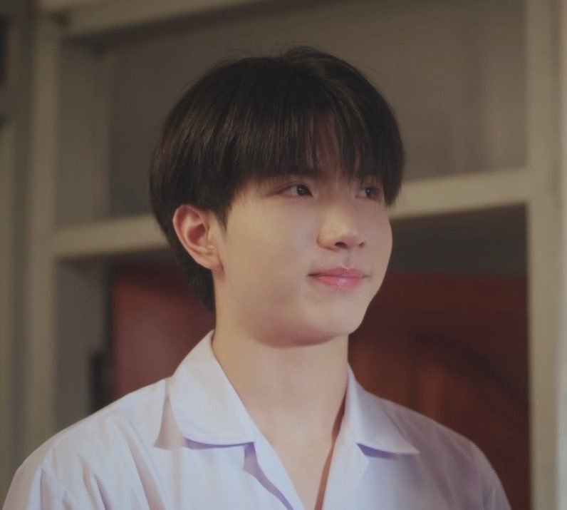mumiuuuuuuuuu's tweet photo. ถ่ายเมื่อวานกับถ่ายวันนี้มั้ย พี่นินิจิ๋ว สำเนาถูกต้องมากก🤏🏻🥺⭐️🥋 คอนเฟิร์มทรงผมยัยมารุโ���ะ🫳🏻🤍

SHINING LOVE IN THE HEART

#WEIRDO101SeriesEP8
#keenkeno @keenkeno_sp https://t.co/r7wHro9Ksg