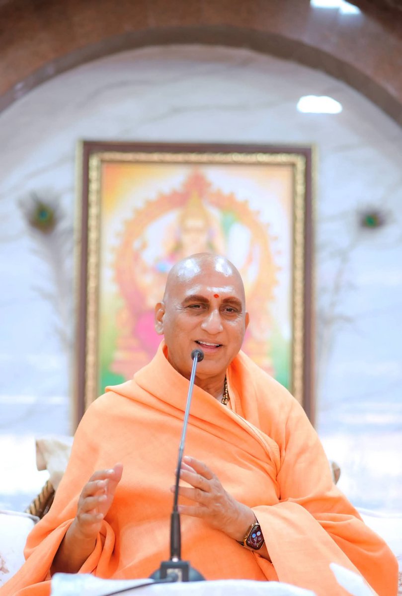 SharmaIlla's tweet photo. @AvdheshanandG @AcharyaSabha @HariharAshram @narendramodi @AmitShah @RSSorg @EkatmaDham @pushkardhami @yogrishiramdev @kishorekaya @FoundationLadli ।। श्वेताश्वतर उपनिषद् ।।
नित्यो नित्यानां चेतनश्चेतनाना-मेको बहूनां यो विदधाति कामान् । 
तत्कारणं साङ्ख्ययोगाधिगम्यं ज्ञात्वा देवं मुच्यते सर्वपाशैः ।। १३।।

एकमात्र परमब्रह्म ही समस्त नित्यों का नित्य, समस्त चेतनों का मूल चैतन्य तथा समस्त प्राणियों का अन्तर्यामी पालनकर्ता है। https://t.co/n0vemHwc4N