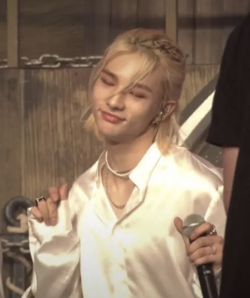 hyunquil's tweet photo. omega https://t.co/BLEG28YLDm