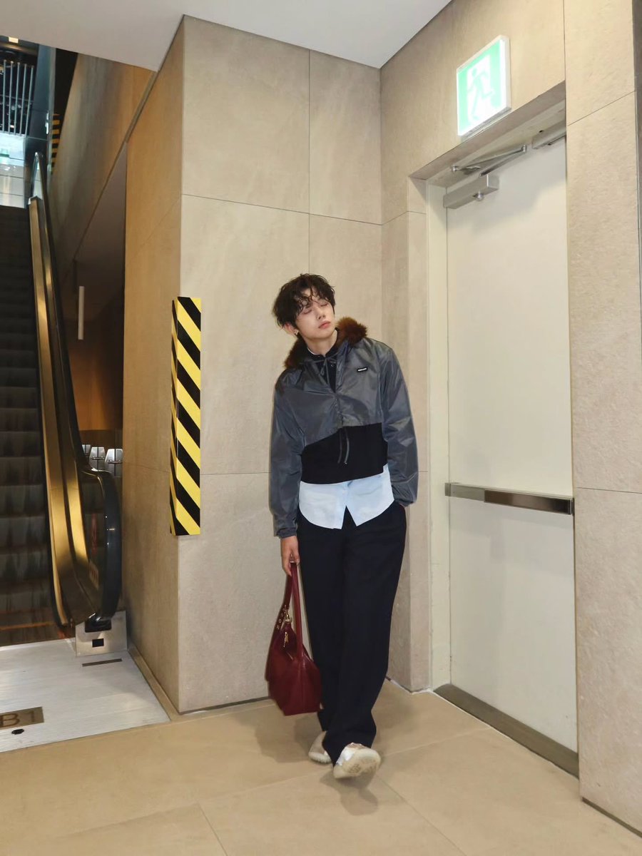 913records's tweet photo. yawnzzn: headed to #miumiu ✈️

LIKE, SHARE, COMMENT, REPOST:
https://t.co/PvQhdmjSvt

YEONJUN ATTENDS MIUMIUPFW
#YEONJUNxMiuMiu #YEONJUN
#MiuMiuSS27 @MIUMIUofficial https://t.co/oVM5QTBKza
