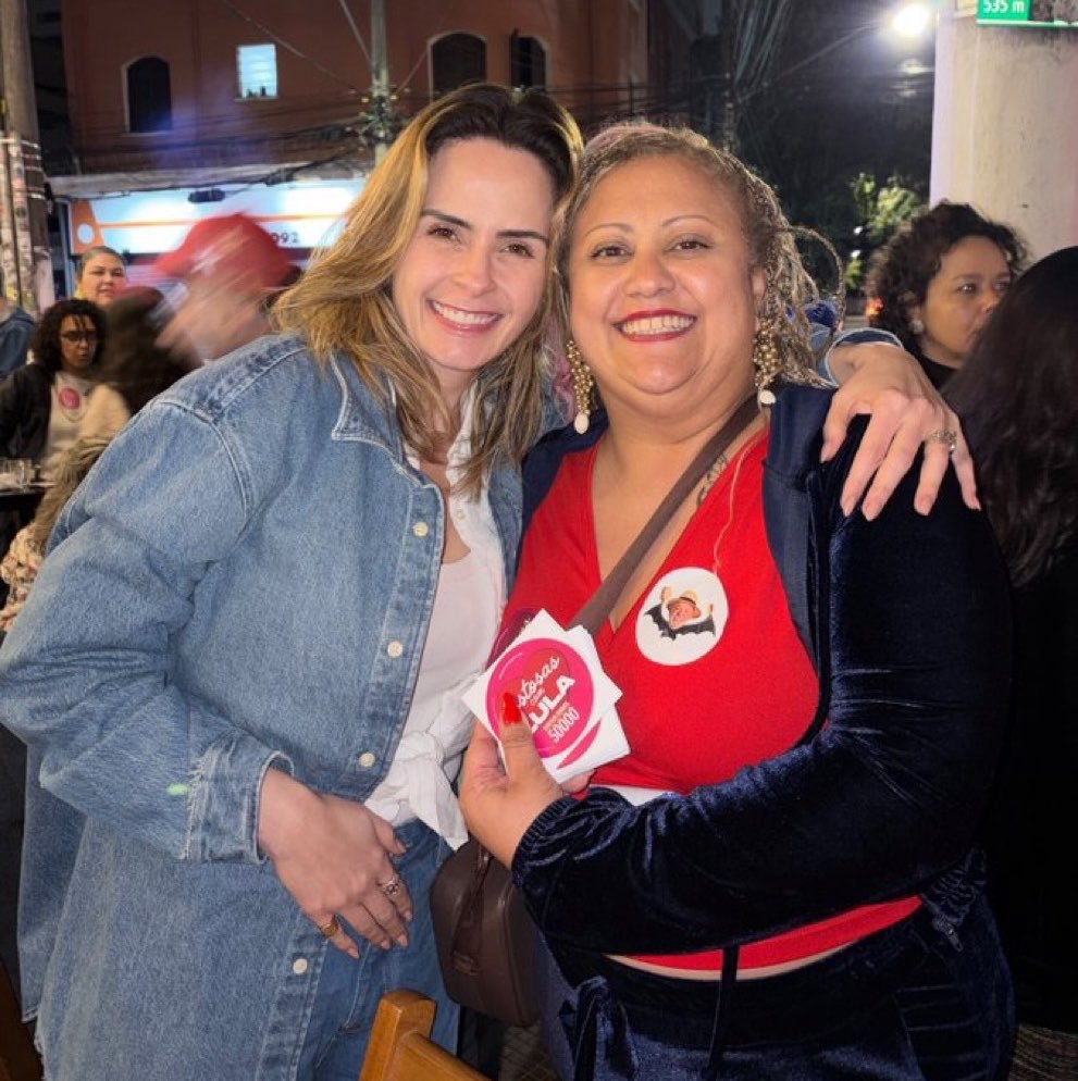 clinesfav's tweet photo. ela tá fechada com o lula, descansem. https://t.co/0PJ2Sek2MM