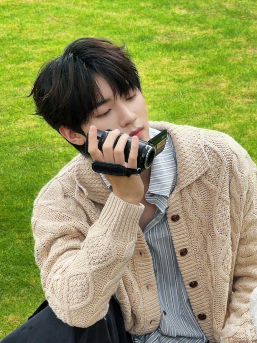 winterr_1122's tweet photo. 너무잘생기지는 마… 사귀고싶으니까… https://t.co/Dg44l8MM5M