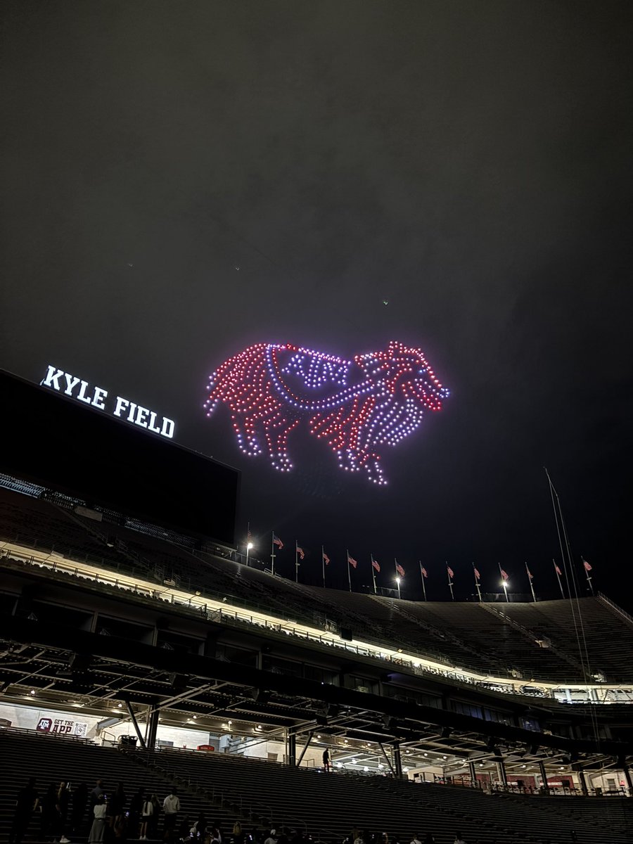 TexAgs's tweet photo. Highlights from tonight’s drone show at Kyle Field 🤩 https://t.co/j1elaXWlKk