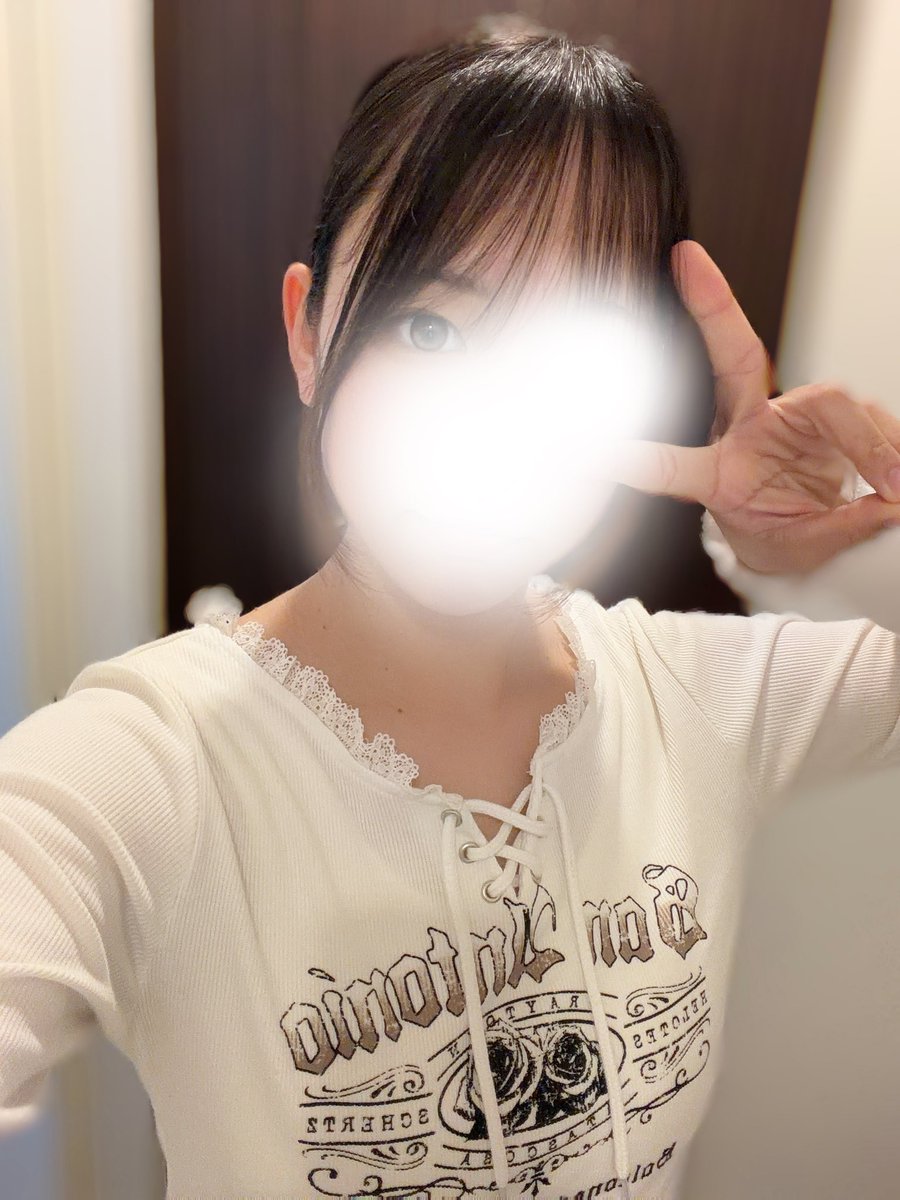 5C6sjc's tweet photo. おはようございます、えまです☀️

お部屋着きました🏠12:00~います❣️

事前予約ありがとうございます（՞>⩊<՞）

まだまだ🈳あります❣️✨️

10月出勤少ないので、会える時に会っておかないと後悔しちゃうぞ〜ㅠ  ̫ㅠ

待ってるね🍀*゜ https://t.co/GBaNK96CDx