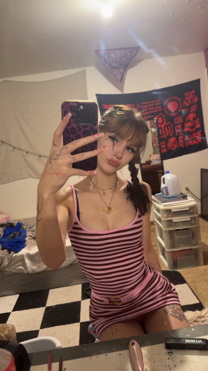 blazekikii's tweet photo. wyd if you seen me irl? #gooners #Petite #whitegirl #freak4freak https://t.co/deD5f8UOpx