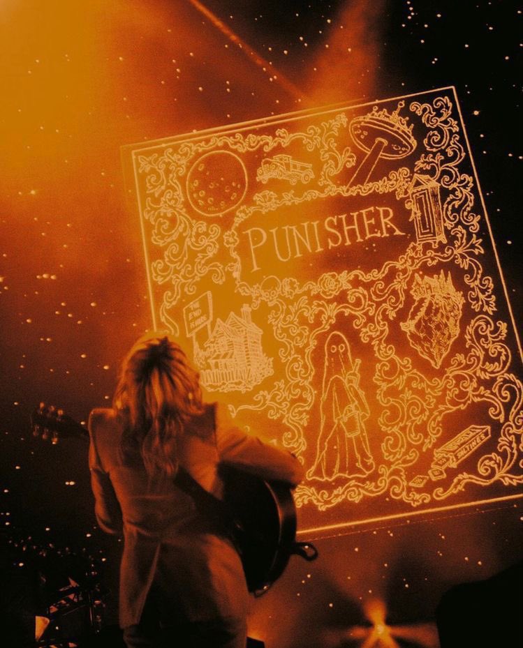 sourcebridgers's tweet photo. PHOEBE PERFORMED PUNISHER AS THE SURPRISE SONG FOR THE LOST TOUR TORONTO NIGHT TWO! https://t.co/6HpQrPjr75