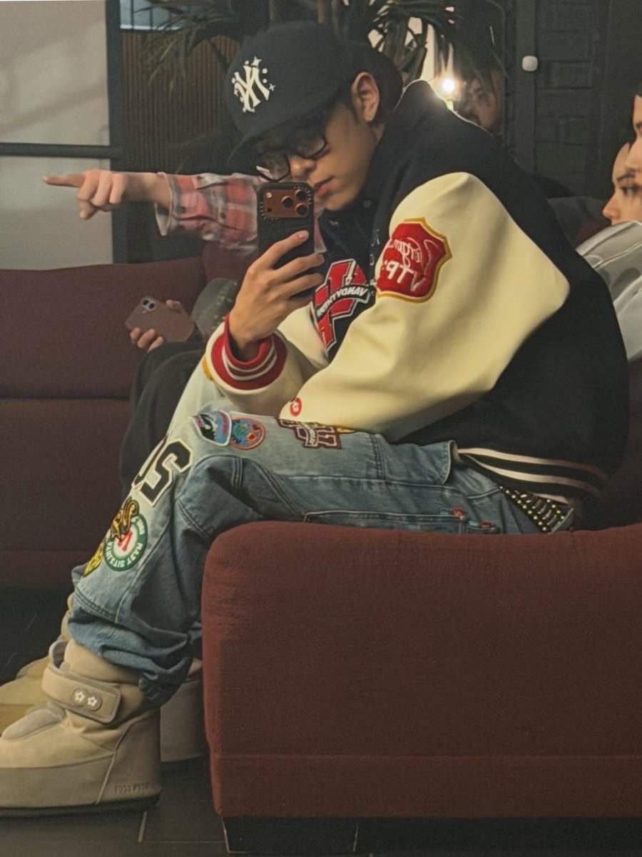 ryulvsn's tweet photo. this is so boyfriend of ryul 😣 https://t.co/weVIgy46vC