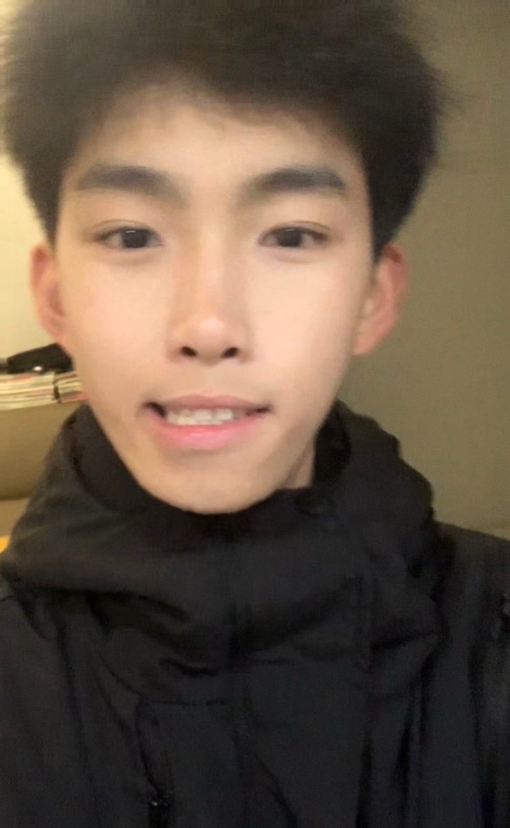 Linexl9's tweet photo. 我是一个人类 https://t.co/ZcvzRIHW5w