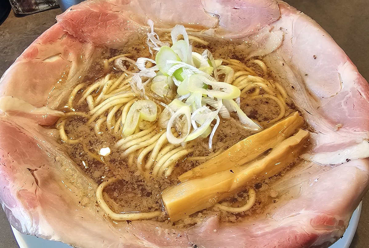 tricolormach's tweet photo. ラーメン大戦争 https://t.co/L2omB3djBh
