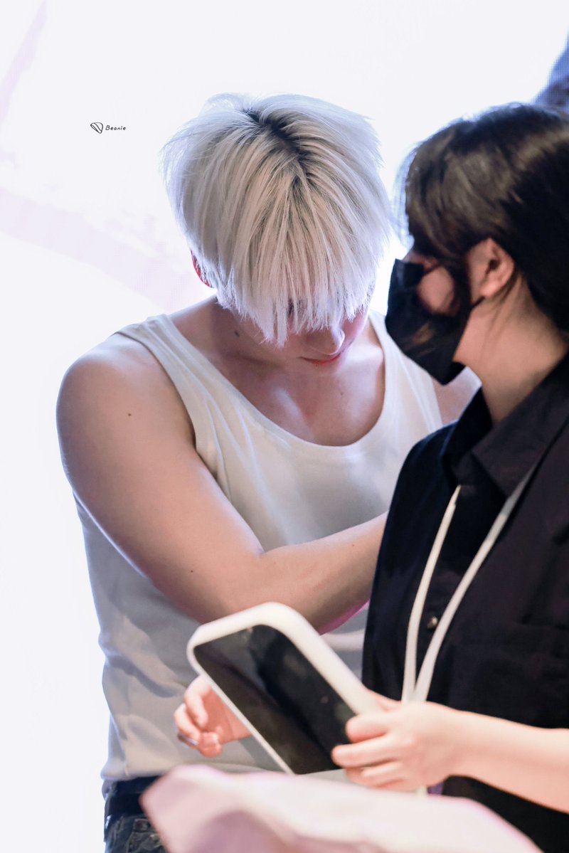 hueberrypie's tweet photo. hes so big. his arm is so big. his chest is so big. every inch of him is so big everything about him is so big hes so big hesso bighe s sobiggggnenwbdbcbncn https://t.co/Qe8n5fwDYL