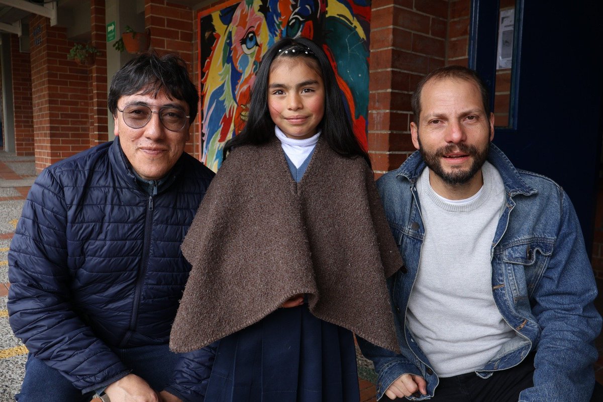 crusmealto's tweet photo. @Educacionbogota @Bogota #UsmeRural #Usme #ForoEducativoRural #Compartir  #CEDRural #CRUA #BogotáRural #ColegiosTerritoriosDePaz #UnaEducaciónQueTeResponde #BogotáMiCiudadMiCasa #AquíSíPasa #EducaciónRural #ColegioSanCayetano #Amigos #PrimeroLaInfancia #Ruana #IdentidadRural https://t.co/lD5pAcG2Wn