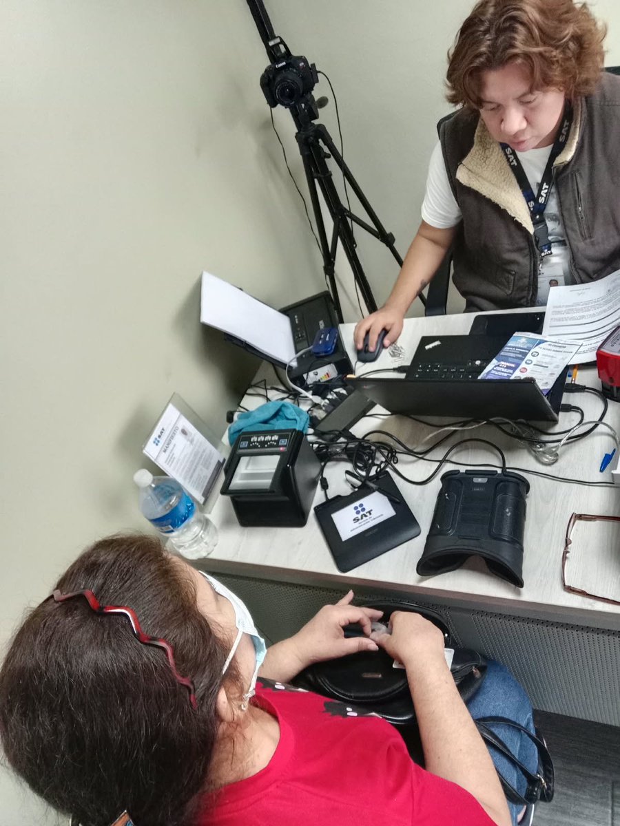 comar_sg's tweet photo. En el #CMS de la #COMAR en #Tapachula concluimos la cuarta semana de servicio de la oficina móvil del @SATMX para facilitar el acceso al trámite del #RFC y la firma electrónica para la población con necesidad de protección internacional. 👥
@SEGOB_mx @arturomedinap
@xade_mm https://t.co/FsakuDrZzx