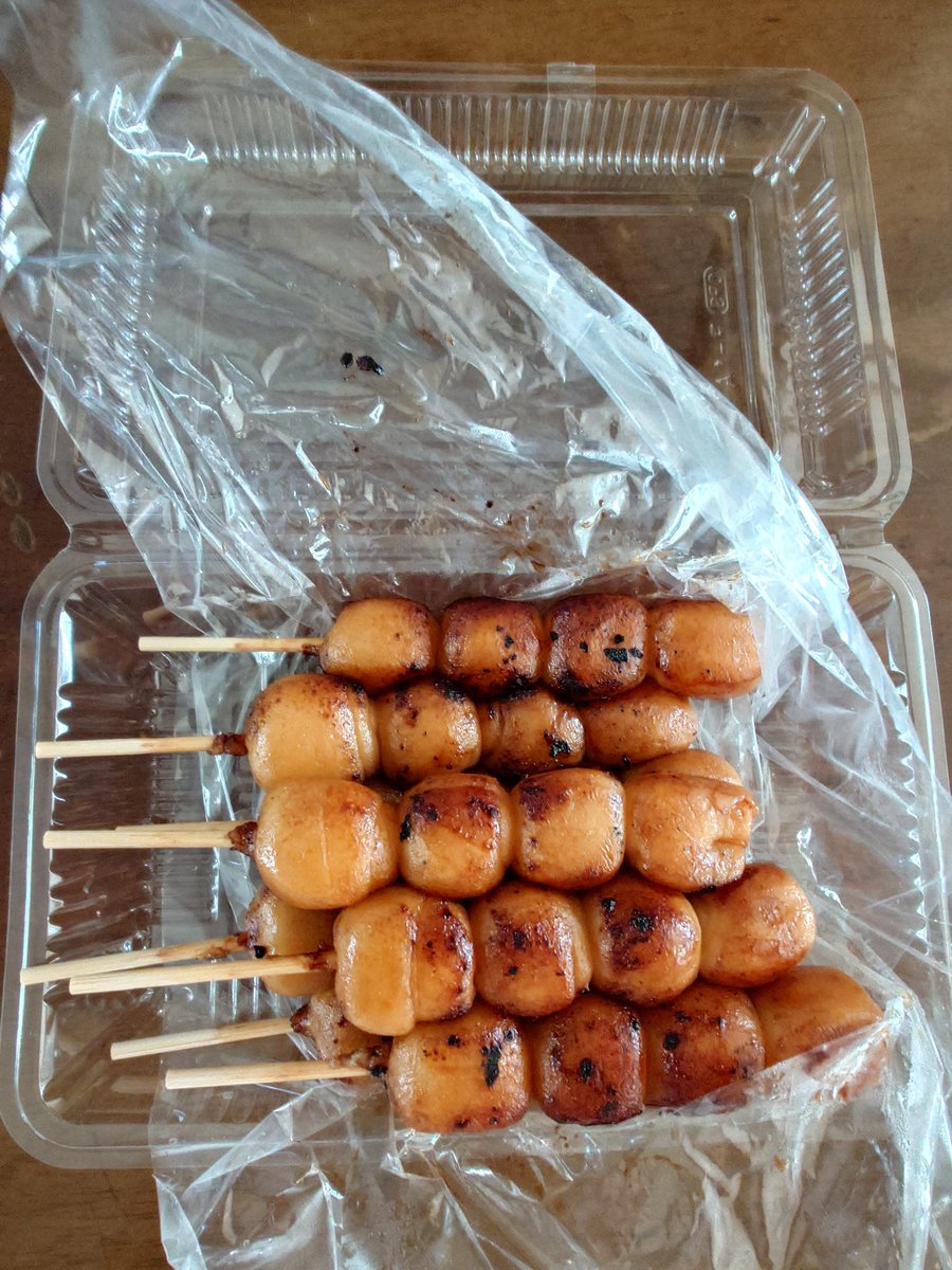 katakanamoji's tweet photo. 夜勤中に、だんご食べたいなぁー。って思ってたら。夜勤終わって帰ったら、父親がだんごをいっぱい買ってきてくれてた。 https://t.co/nK6kvHSRAH
