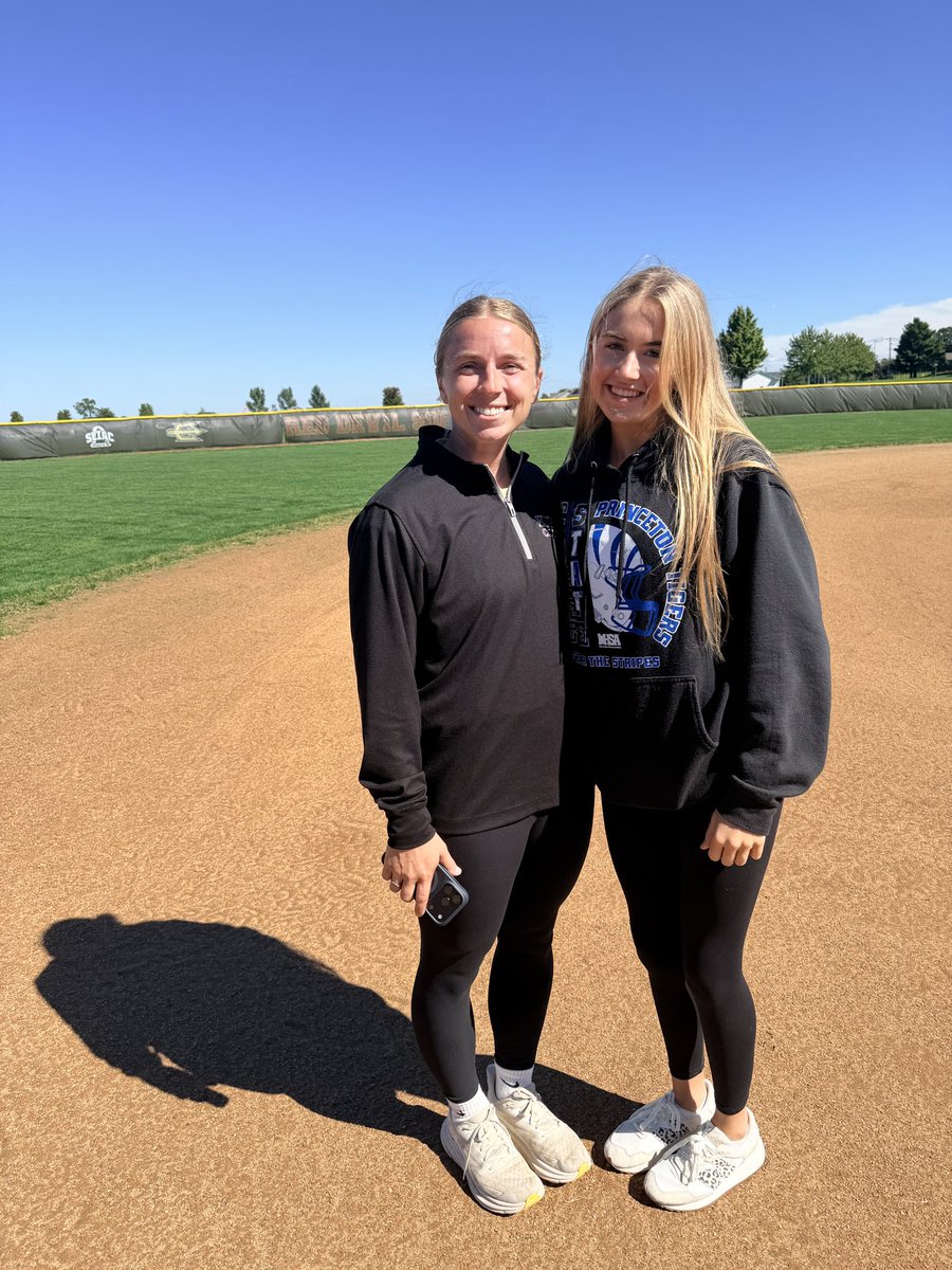 KiyrraM's tweet photo. A huge thank you to the @eurekacollegesb and @emander22 and players for welcoming me and allowing me to spend the day getting a real feel for the campus and the program. I loved touring campus, spending time with the team, talking with the players, and learning more about what it means to be part of Eureka Softball.

I’m especially grateful for the time Coach spent with me, answering my questions and sharing more about the program and the opportunities at @EurekaCollege 

Thank you for making me feel so welcome and for such a fun and memorable visit. I truly enjoyed getting to know everyone and experiencing a little bit of what it’s like to be a Red Devil! ❤️🥎