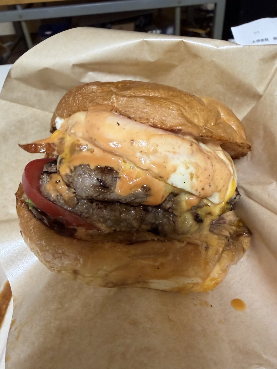 pandako___panda's tweet photo. ココ最近ダントツナンバーワンのハンバーガー🍔
住宅街に有るけど、結構お客さんが入ってるハンバーガー屋さんのHEROESBURGER🍔 https://t.co/UswQMvz1oK