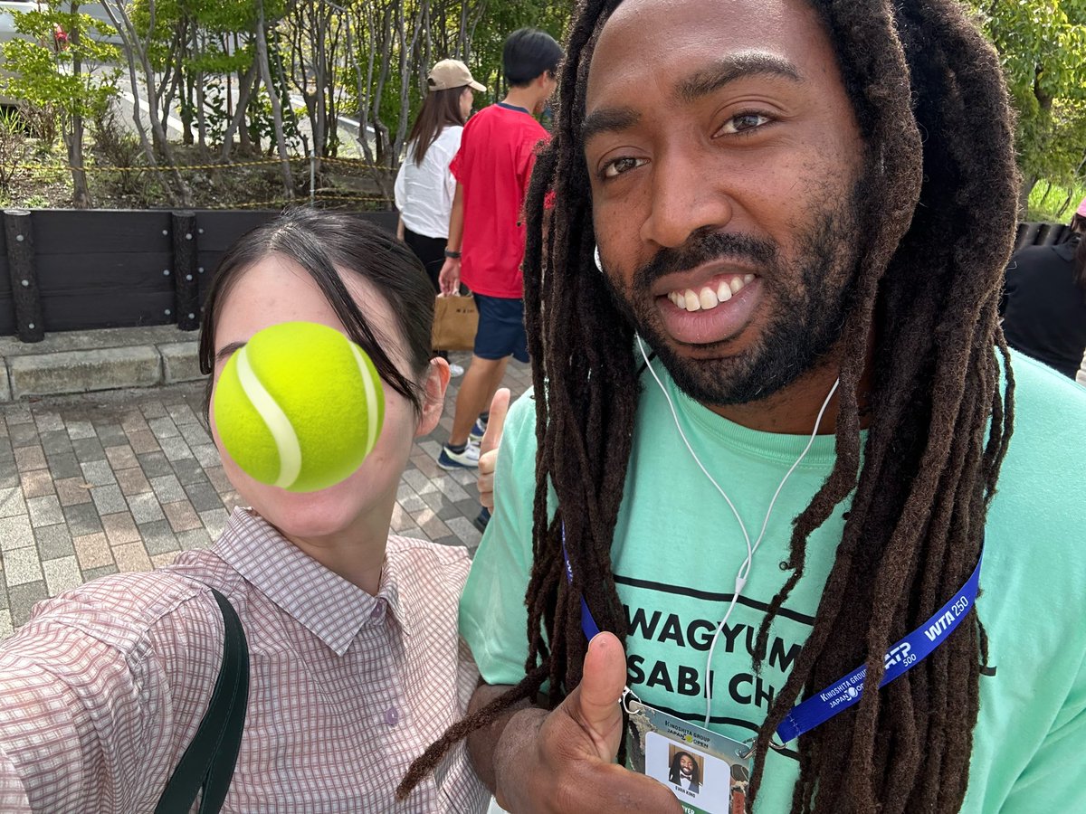 mogetick's tweet photo. ふら〜っとコンビニから歩いてたら
キングに会えたので一緒に写真撮ってもらった😌📷🎾
#木下joテニス
#EvanKing https://t.co/1dGSBJRIEN