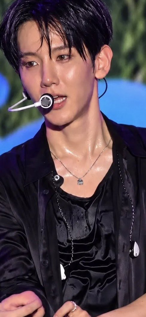 YuWithBH's tweet photo. HOT VIBES ONLY❤️‍🔥🥵

#BAEKHYUN #백현 https://t.co/c1yKgxEPSg